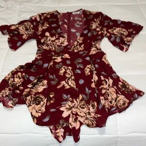 Rumor Boutique size Small burgundy floral print romantic feminine romper. EUC!